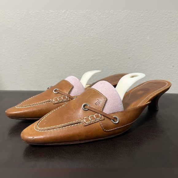 Tod’s Size 9 Tan Leather Pointed Toe Kitten Heel Mules Slides Whimsy Cottage - Picture 1 of 14